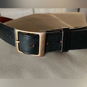 Genuine Leather belt. Black with gold classic buckle. Size 40